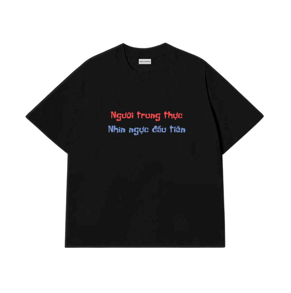 Áo Thun Người Trung Thực Nhìn Ngực Đầu Tiên